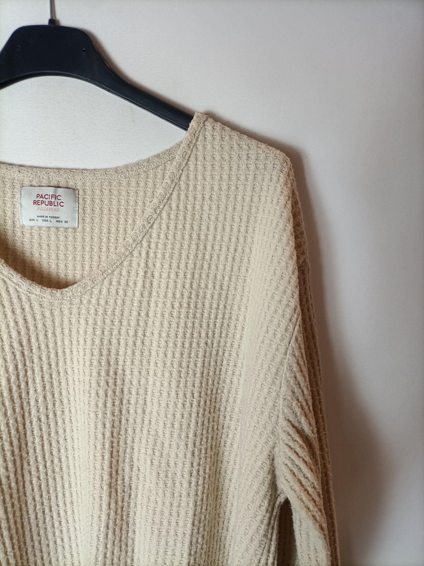 PULL&amp;BEAR. Beige Tl texture sweater