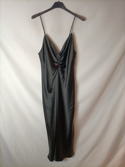 ZARA. Vestido negro satinado. T M