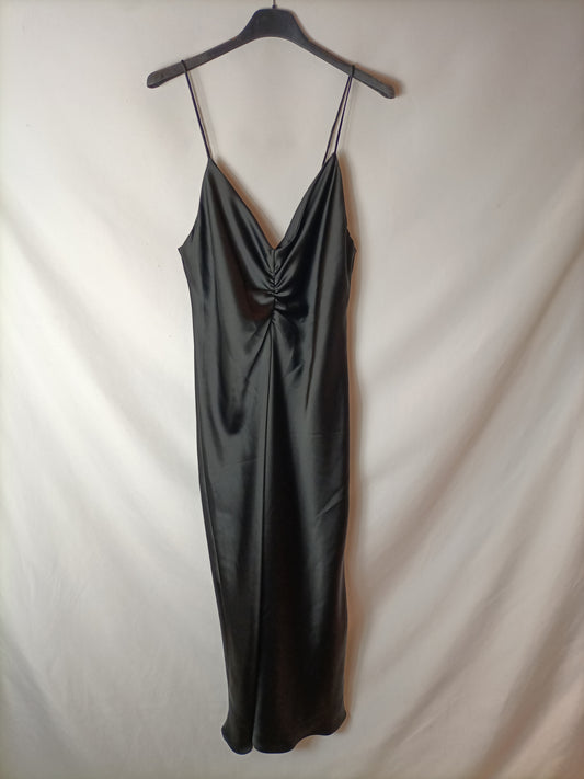 ZARA. Vestido negro satinado. T M