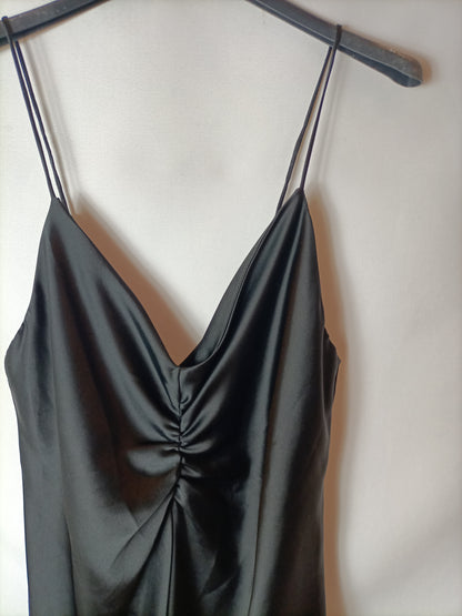 ZARA. Vestido negro satinado. T M