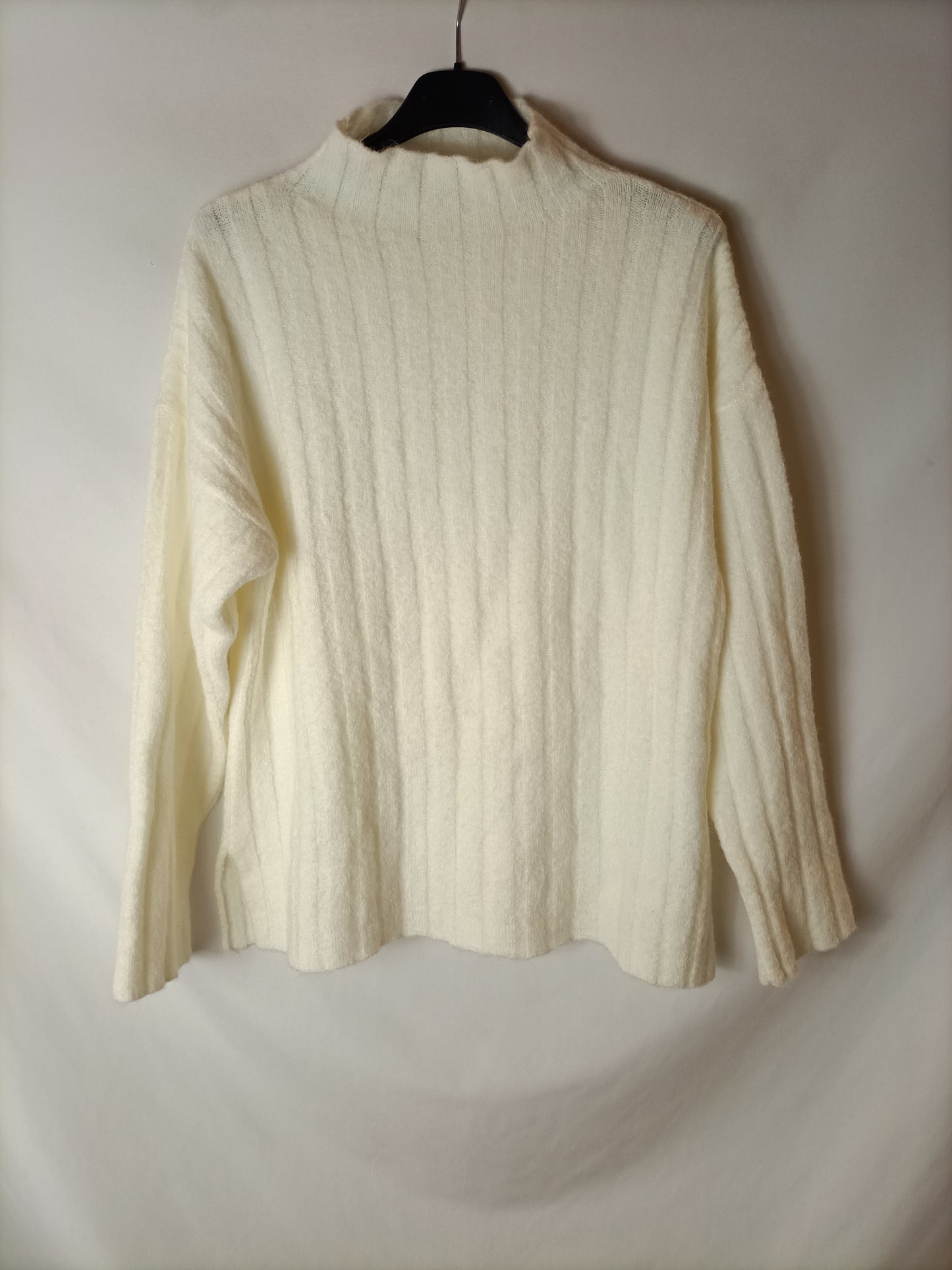 OTHERS. White turtleneck sweater. YOU (s/m)