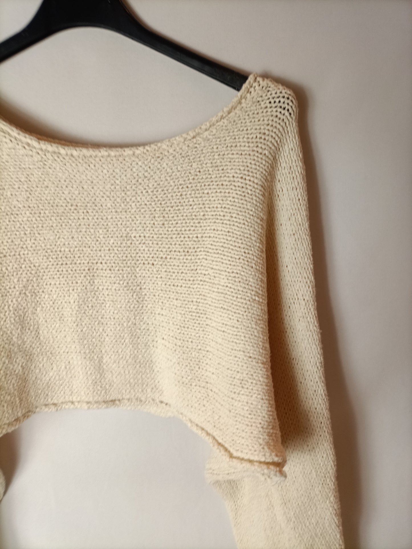 OTHERS. Beige crop sweater. YOU (s/m)