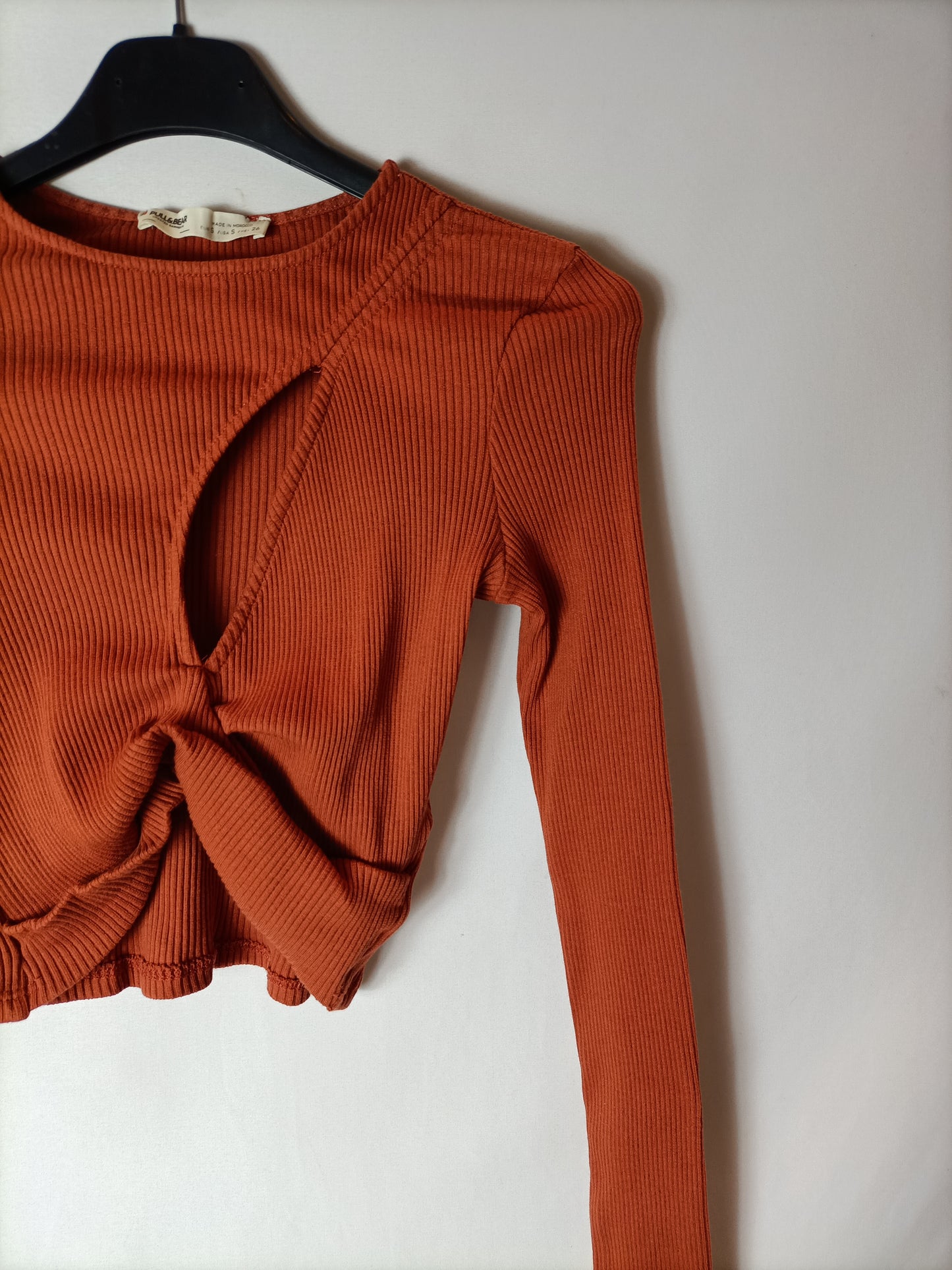 PULL&BEAR. Crop top apertura canalé. T S