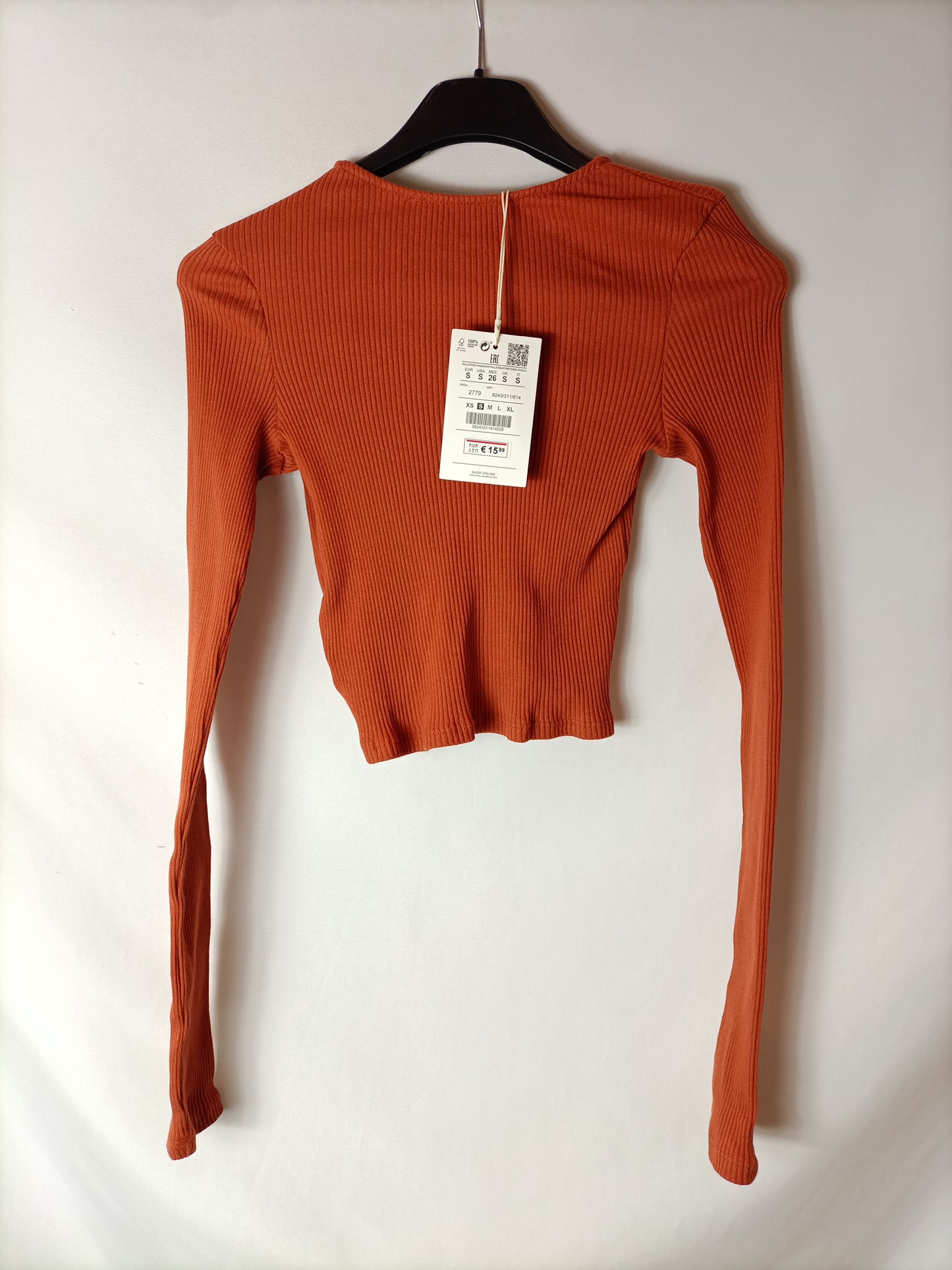 PULL&BEAR. Crop top apertura canalé. T S