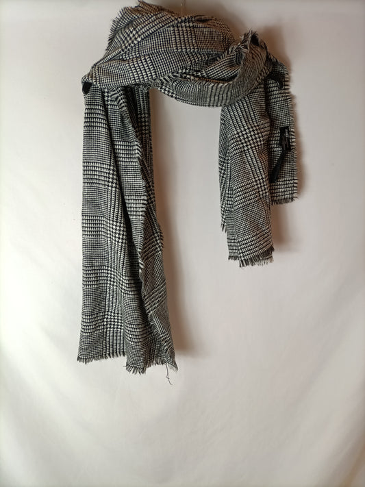 ZARA. Bufanda pata de gallo