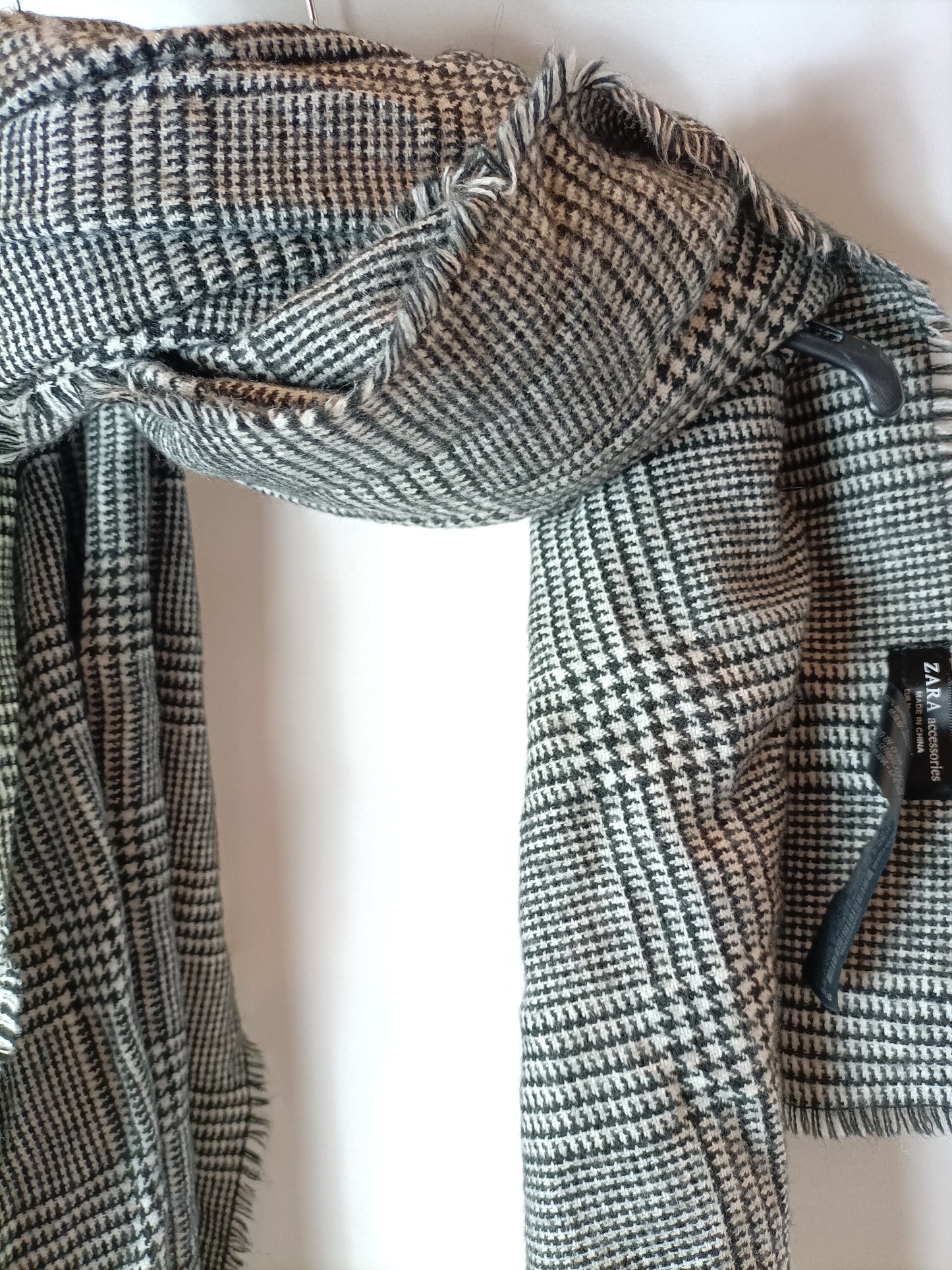 ZARA. Bufanda pata de gallo