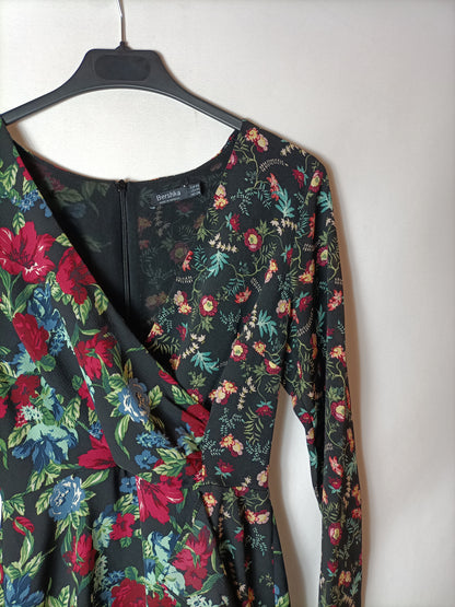 BERSHKA. Vestido negro flores T.xs