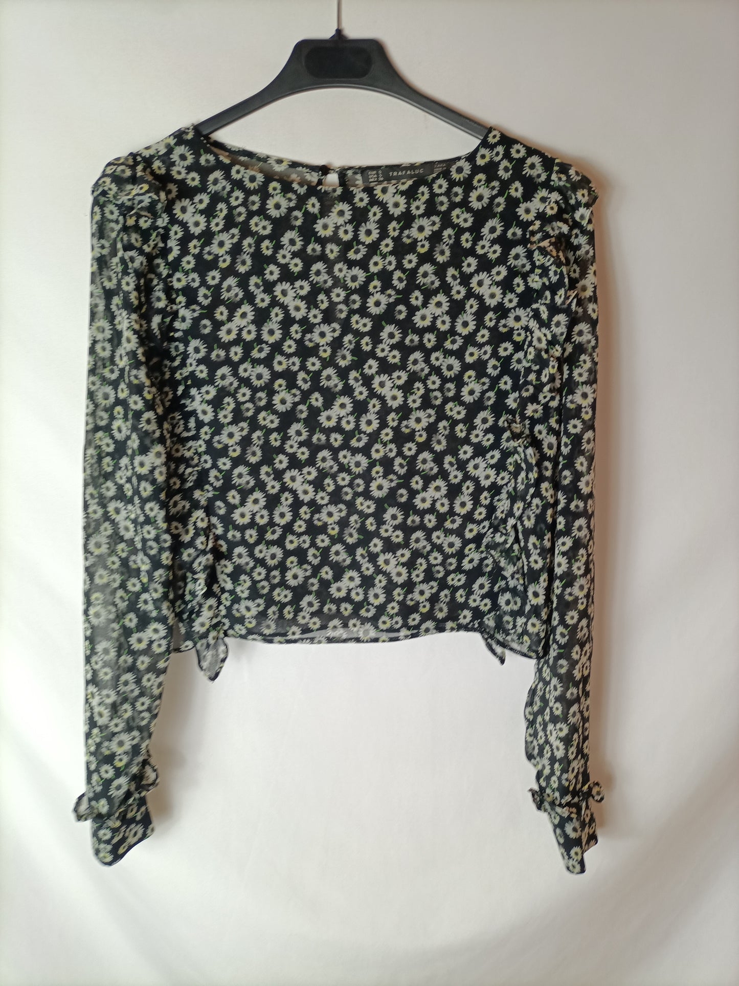 ZARA. Blusa negra flores T.s