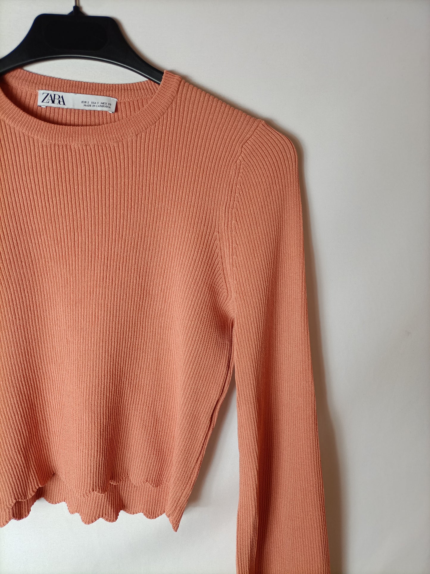ZARA. Top canalé naranja T.s