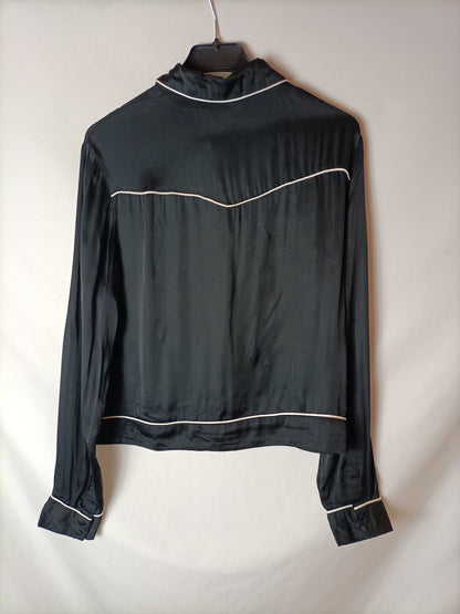 ZARA. Blusa negra bordada T.xs