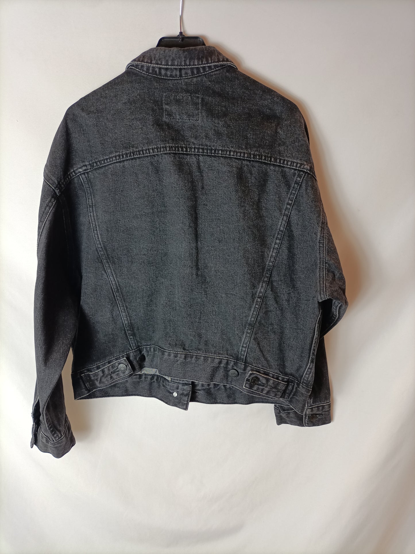 PULL&BEAR. Cazadora denim negra T.s