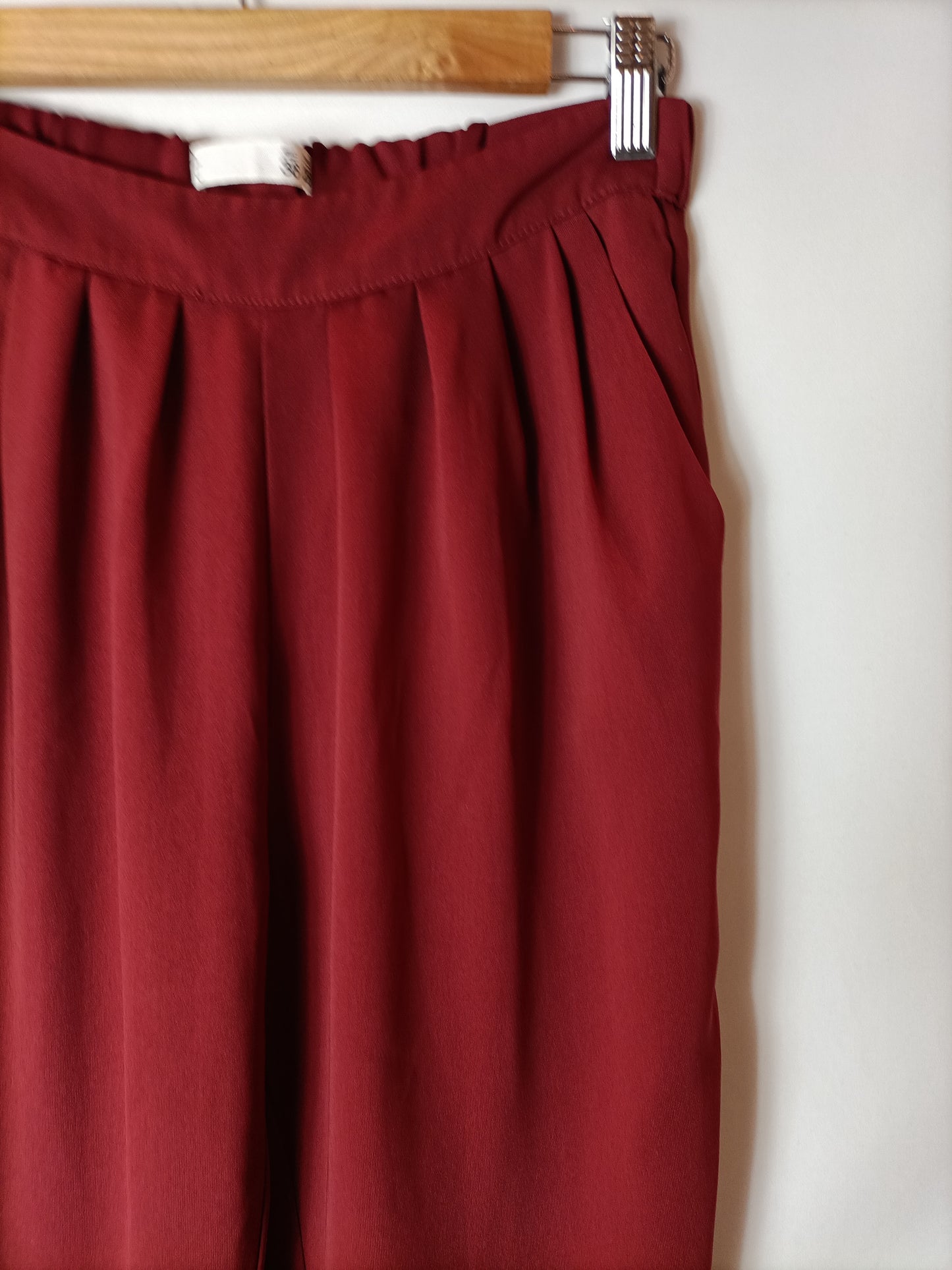 LEFTIES. Flowy burgundy trousers, size 36