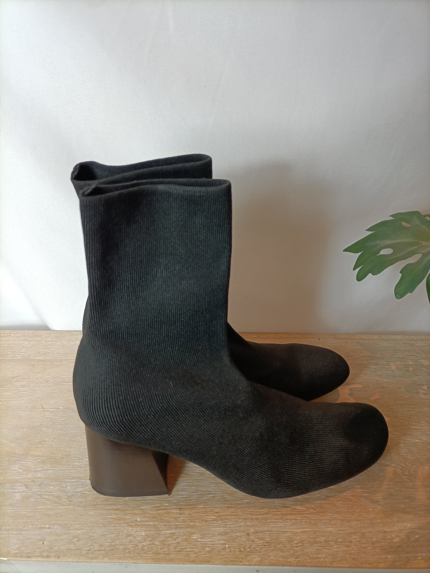 CELINE. Botines efecto calcentÍn. T 39