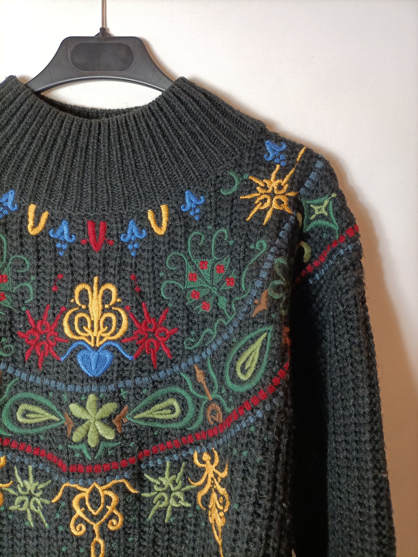 MULAYA. Jersey negro bordado T.s/m