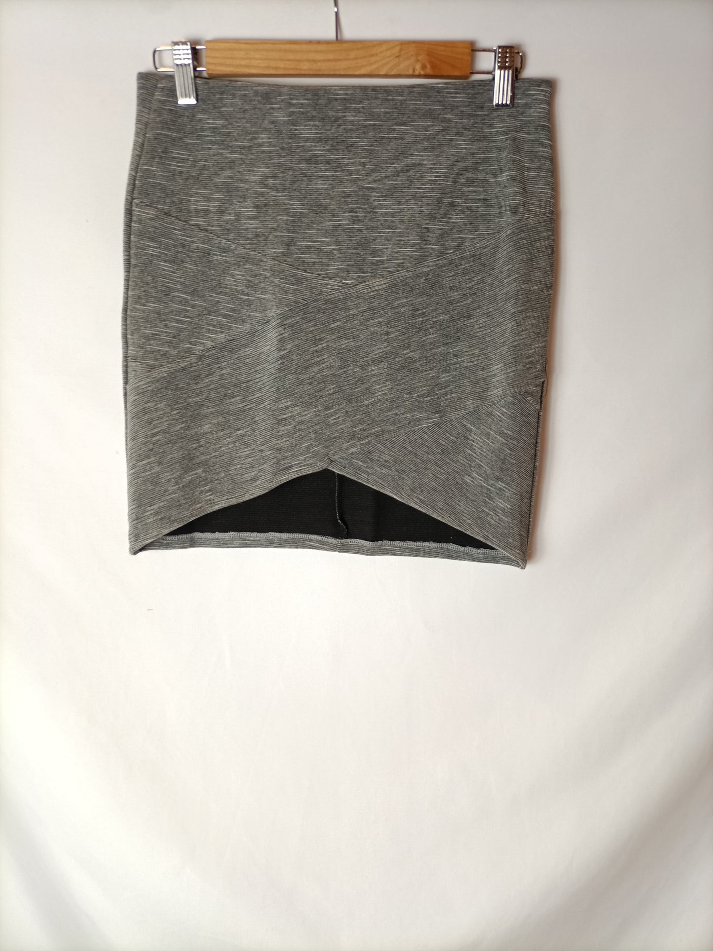 BERSHKA. Falda gris jaspeada T.l