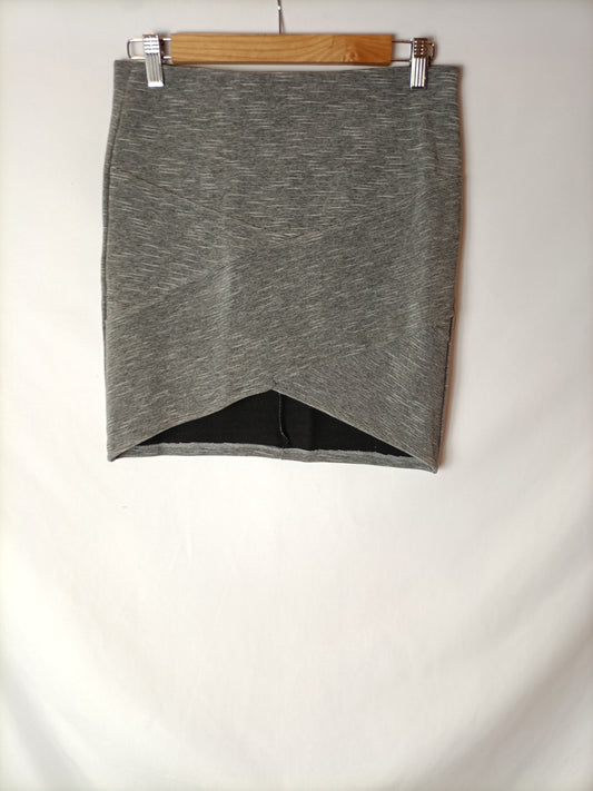 BERSHKA. Falda gris jaspeada T.l