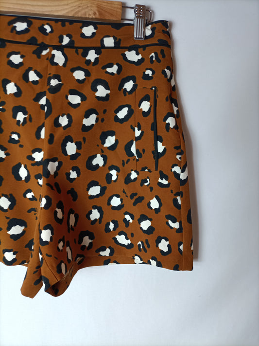 ZARA. Shorts mostaza print T.m