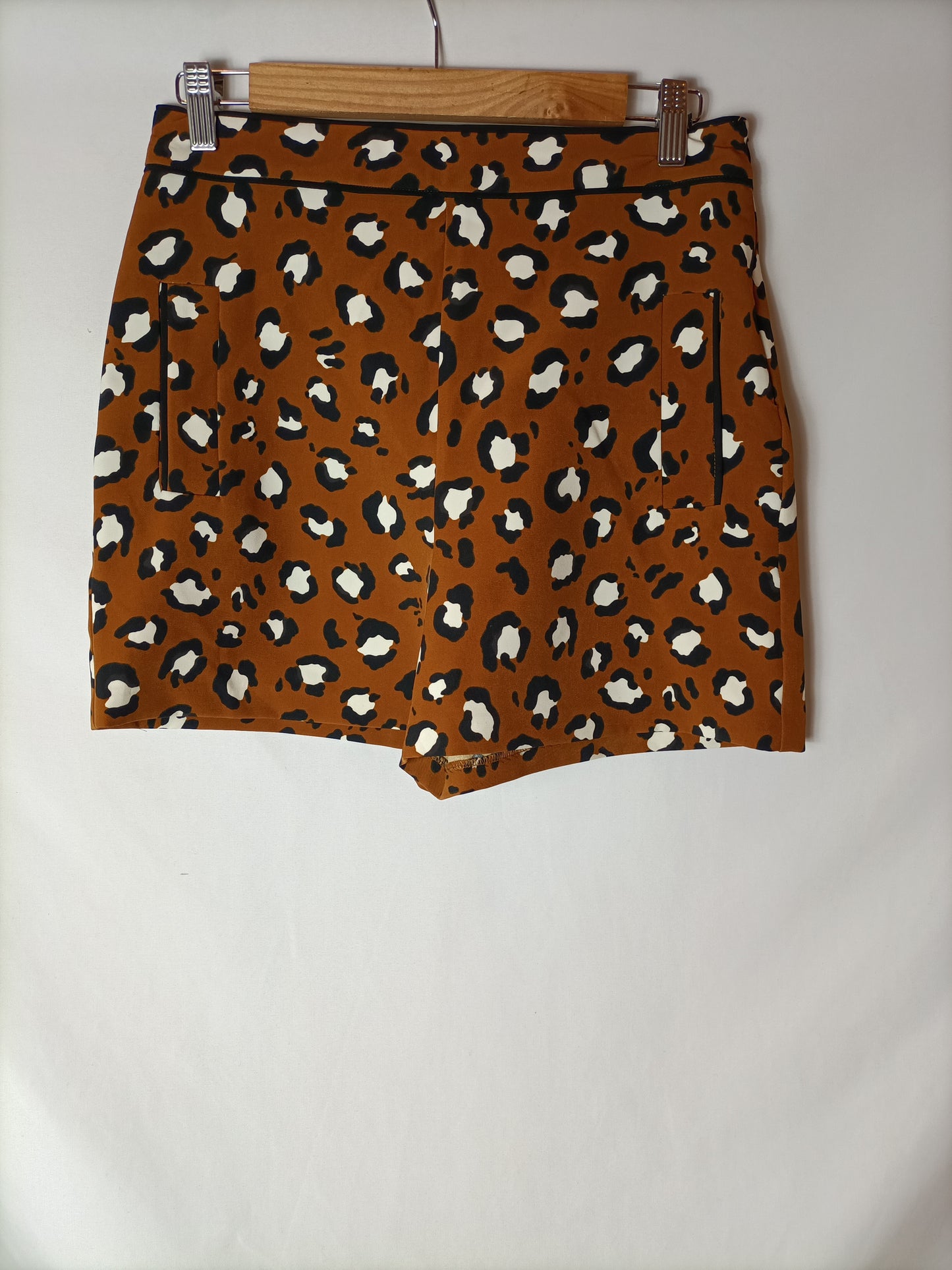 ZARA. Shorts mostaza print T.m