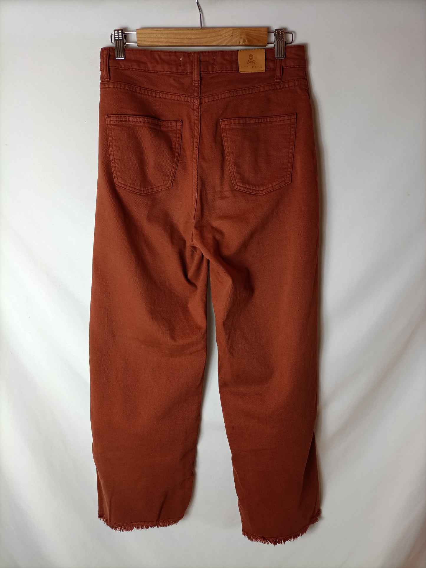 SCALPERS. Pantalón denim teja T.40