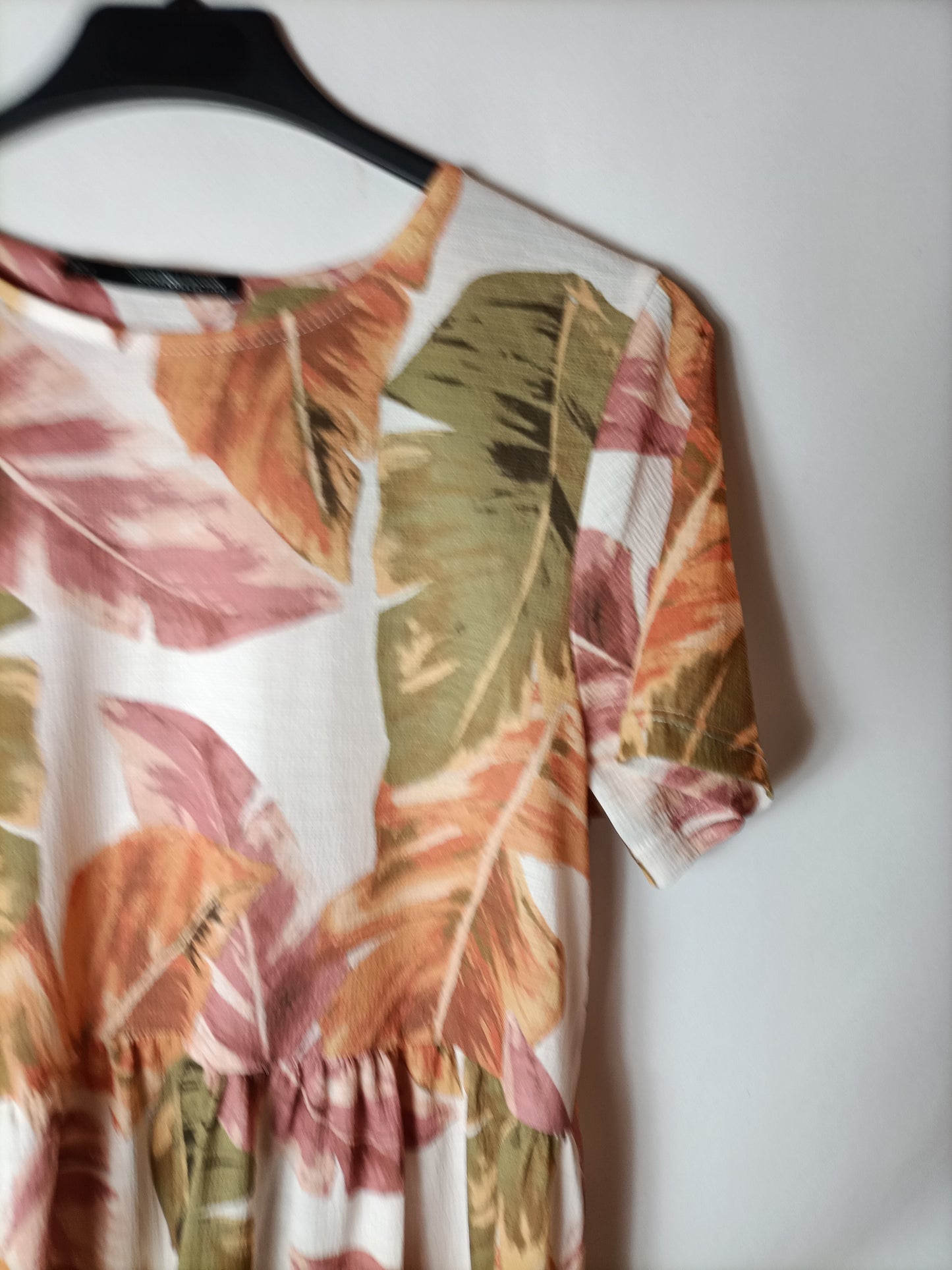 SFERA. Vestido corto hojas T.s