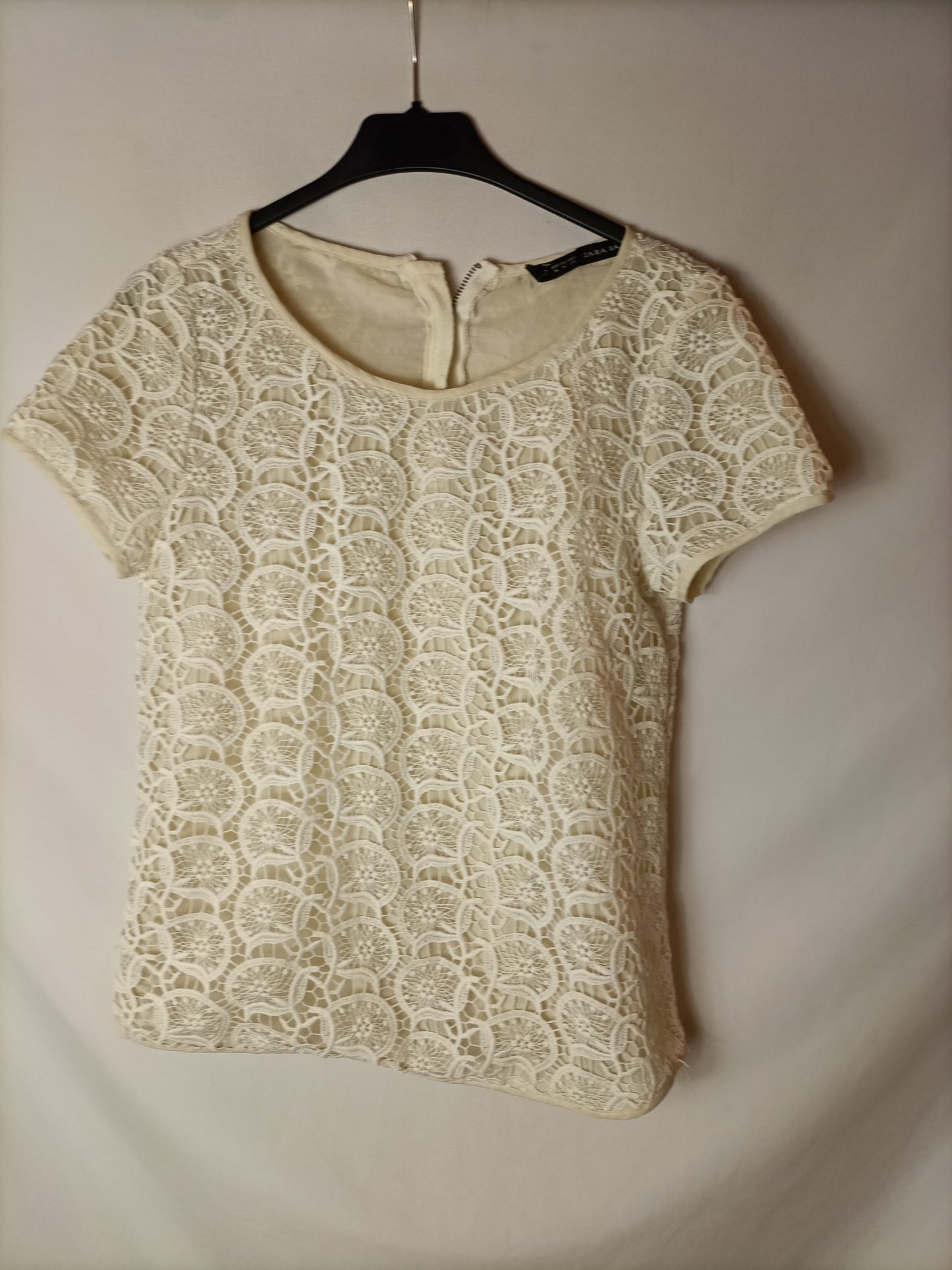 ZARA. Beige lace top TM