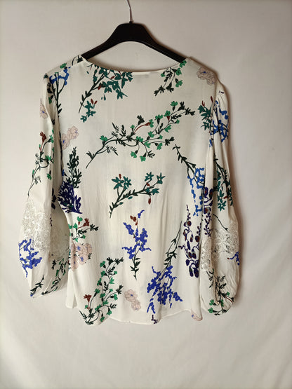 MASSIMO DUTTI. blusa blanca flores T.40