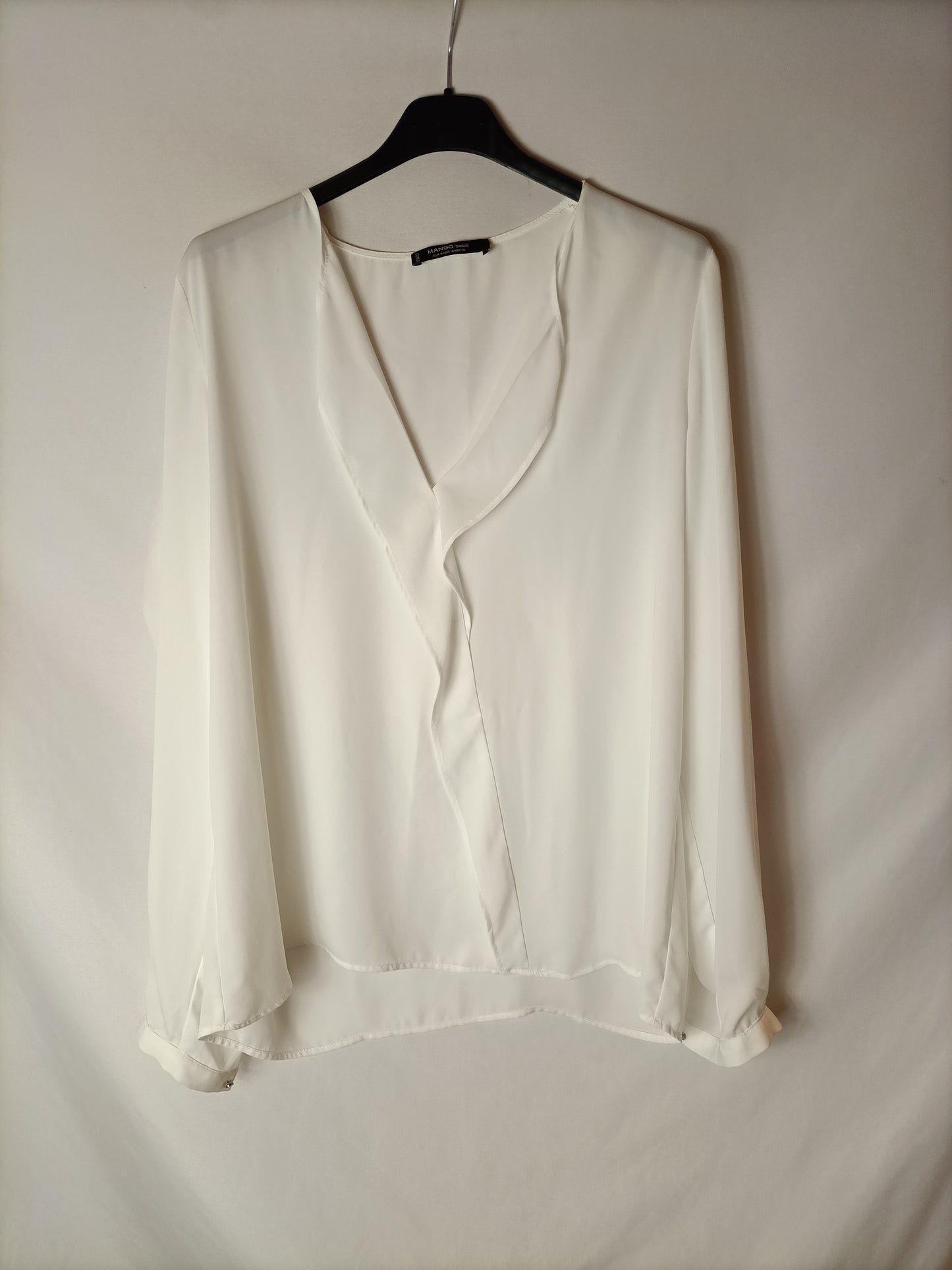 MANGO. Blusa blanca básica T.s