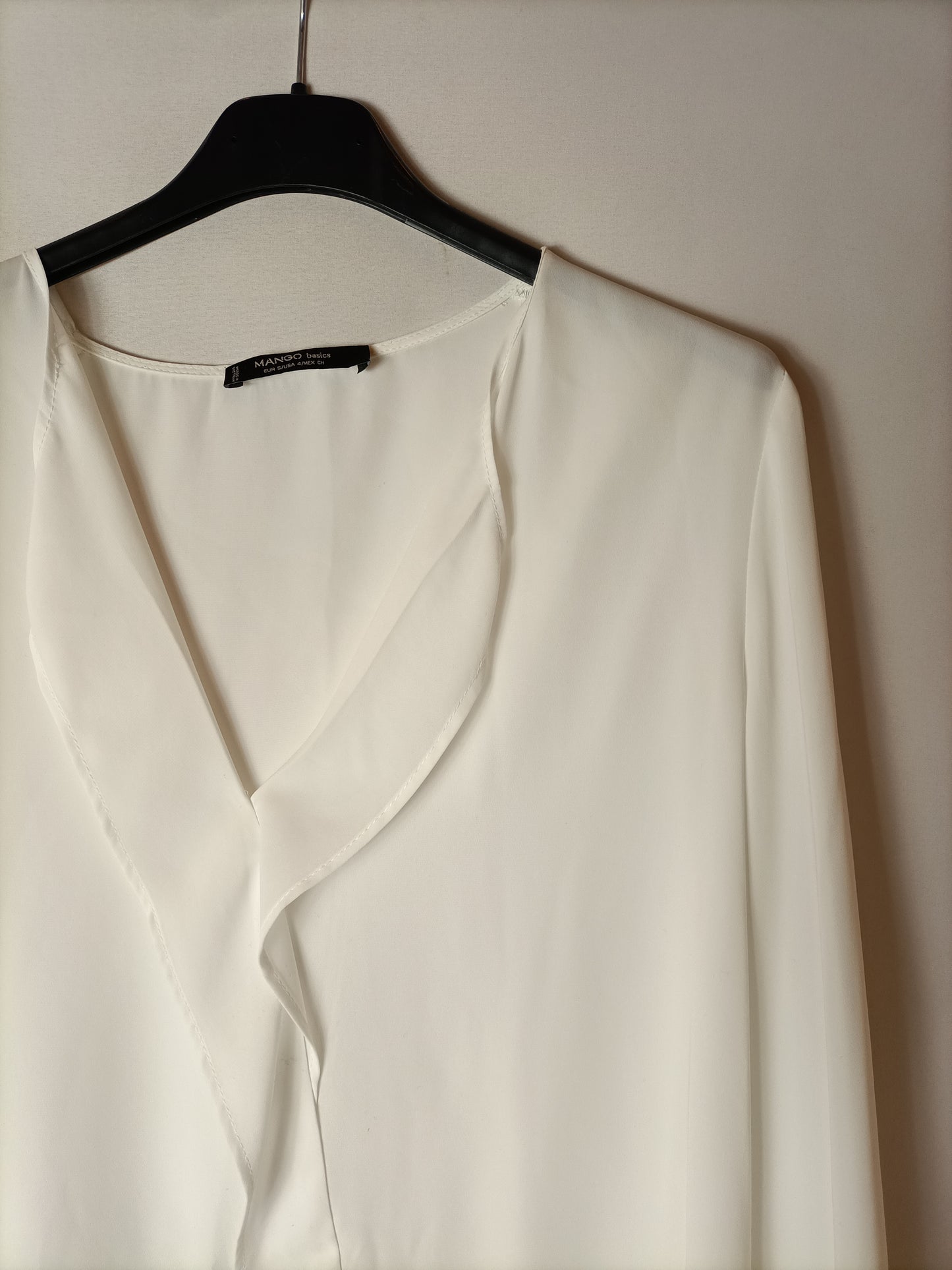 MANGO. Blusa blanca básica T.s