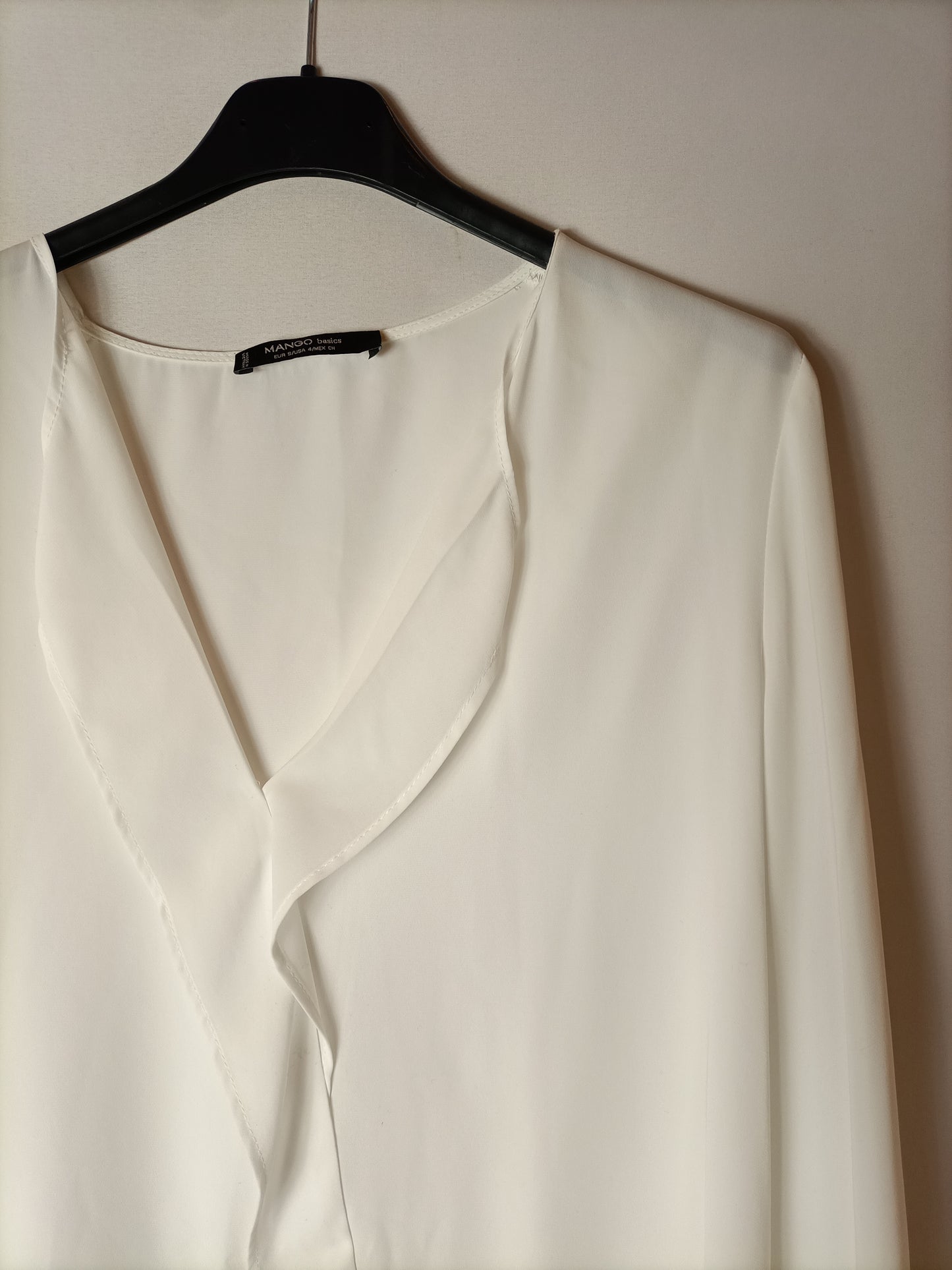MANGO. Blusa blanca básica T.s