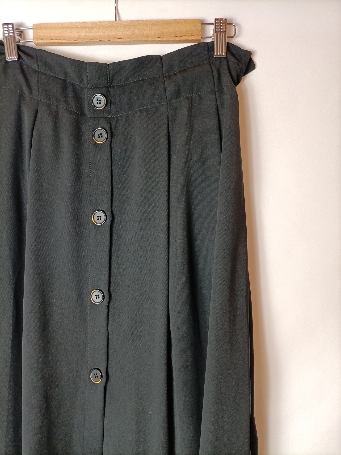 ZARA. Falda/pantalón midi botones T.m