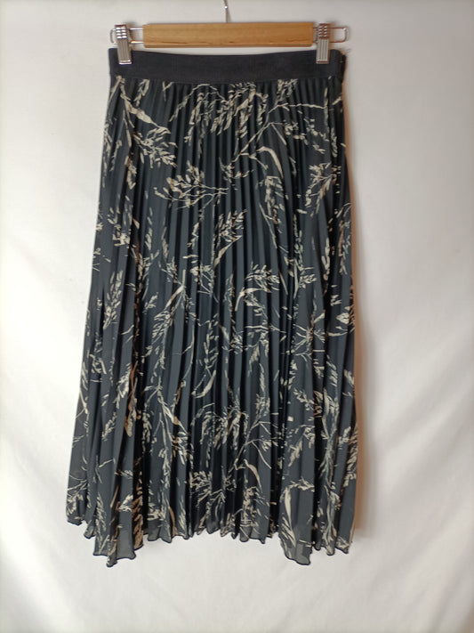 H&M. Falda midi plisada T.38