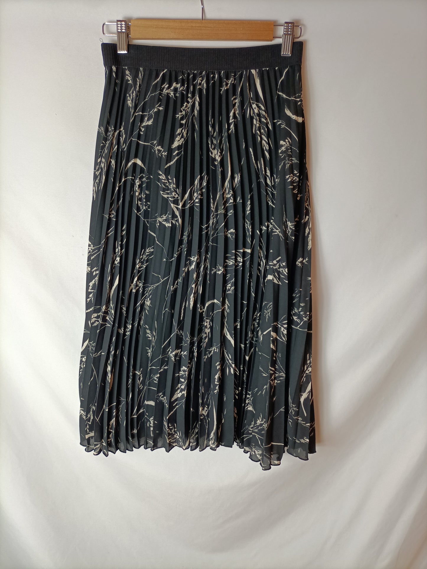 H&M. Falda midi plisada T.38