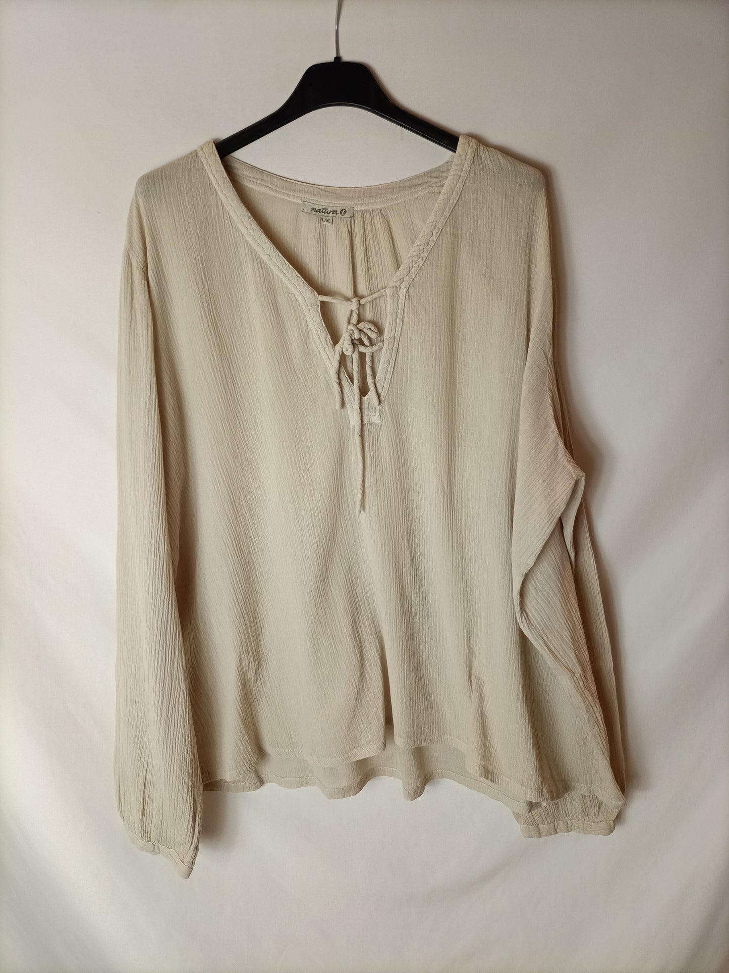 NATURA. Blusa beige semitransparente. T L/XL