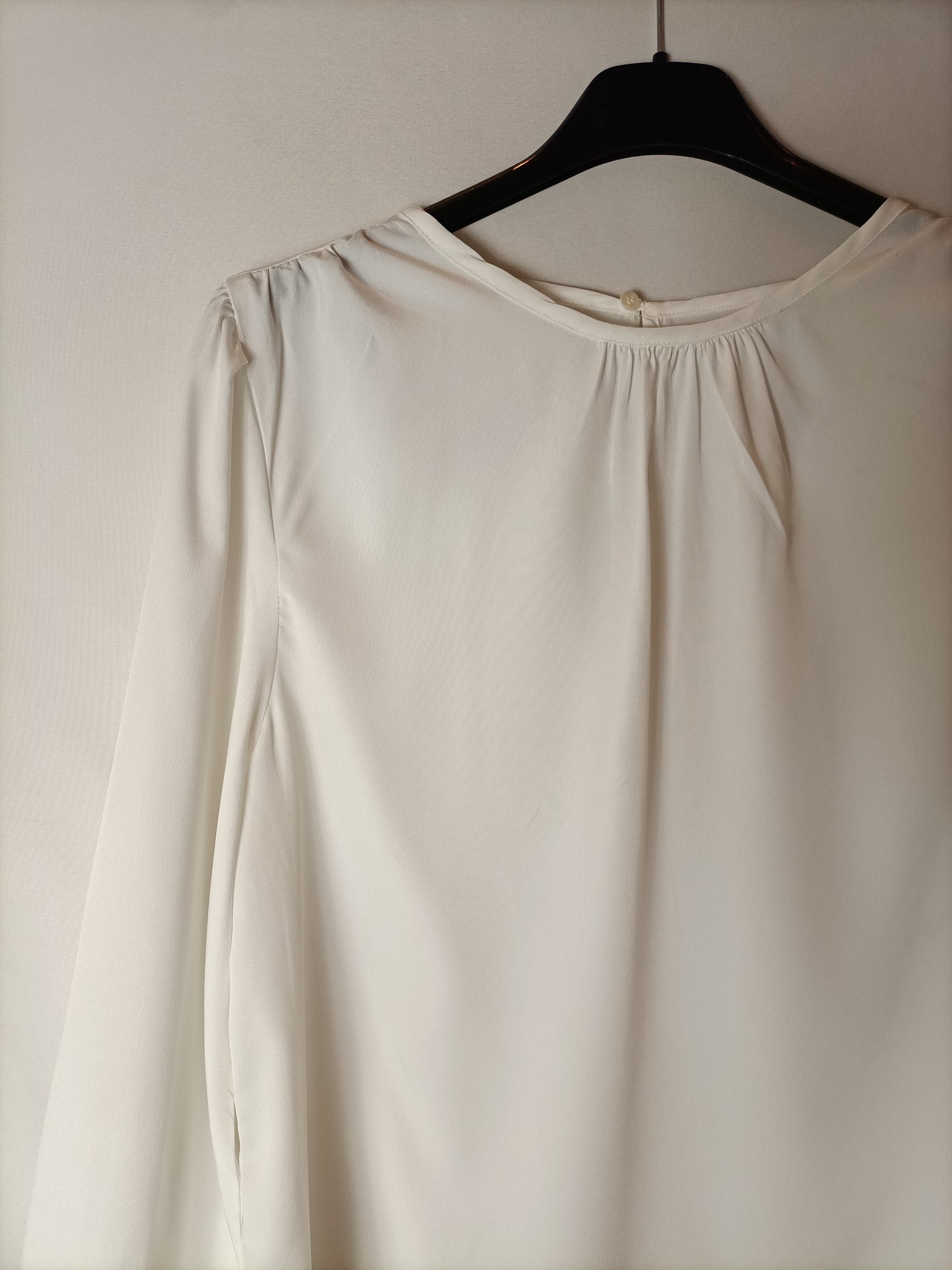 SFERA. Blusa blanca fluida. T S
