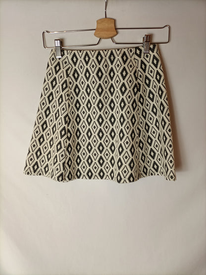 PULL&BEAR. Falda estampado étnico elástica. T S