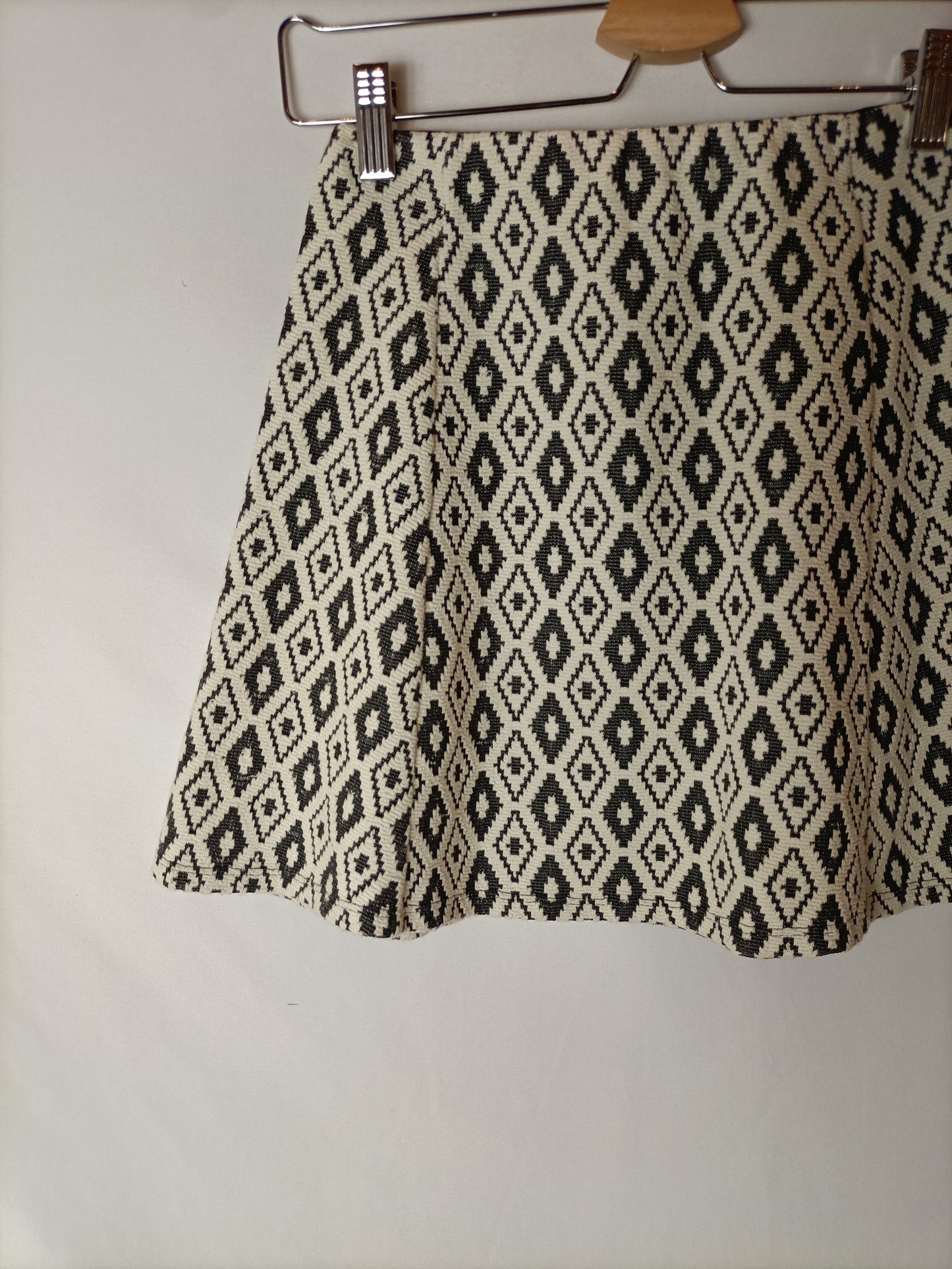 PULL&BEAR. Falda estampado étnico elástica. T S