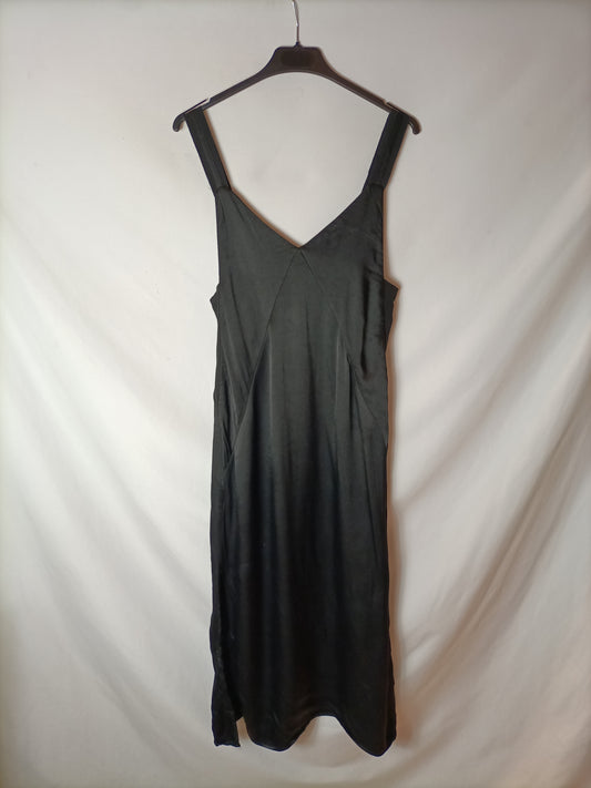 H&M. Vestido negro satinado recto. T S