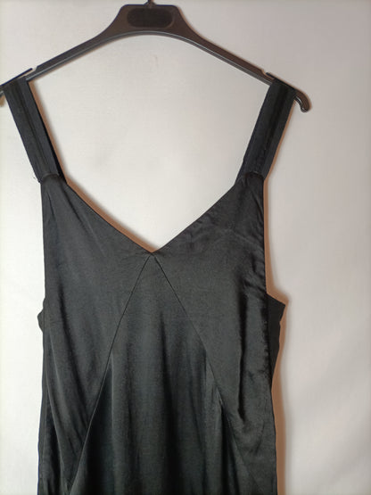 H&M. Vestido negro satinado recto. T S