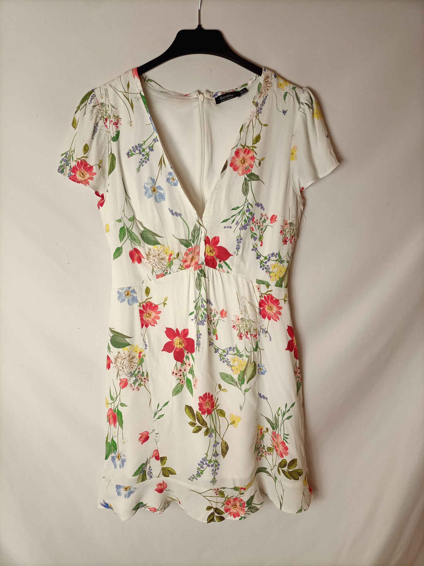 BERSHKA. Vestido corto estampado. T S