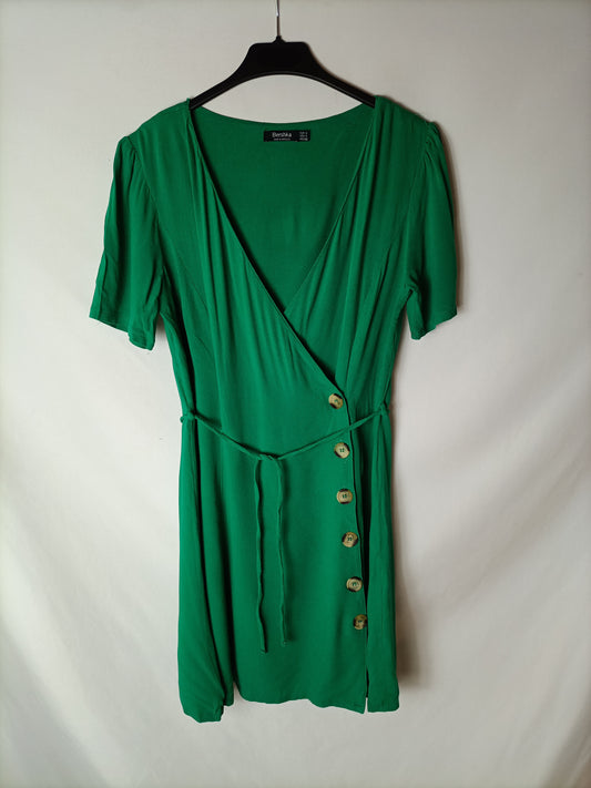 BERSHKA. Vestido verde abotonado. T S