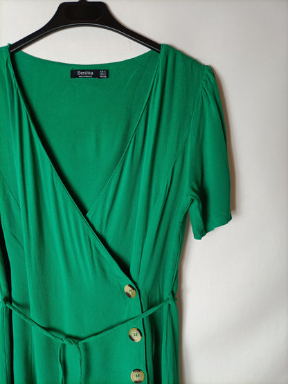 BERSHKA. Vestido verde abotonado. T S