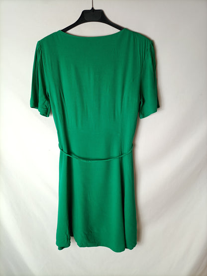 BERSHKA. Vestido verde abotonado. T S