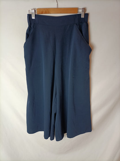 EASY WEAR. Blue culottes with a skirt-like effect. Size 38