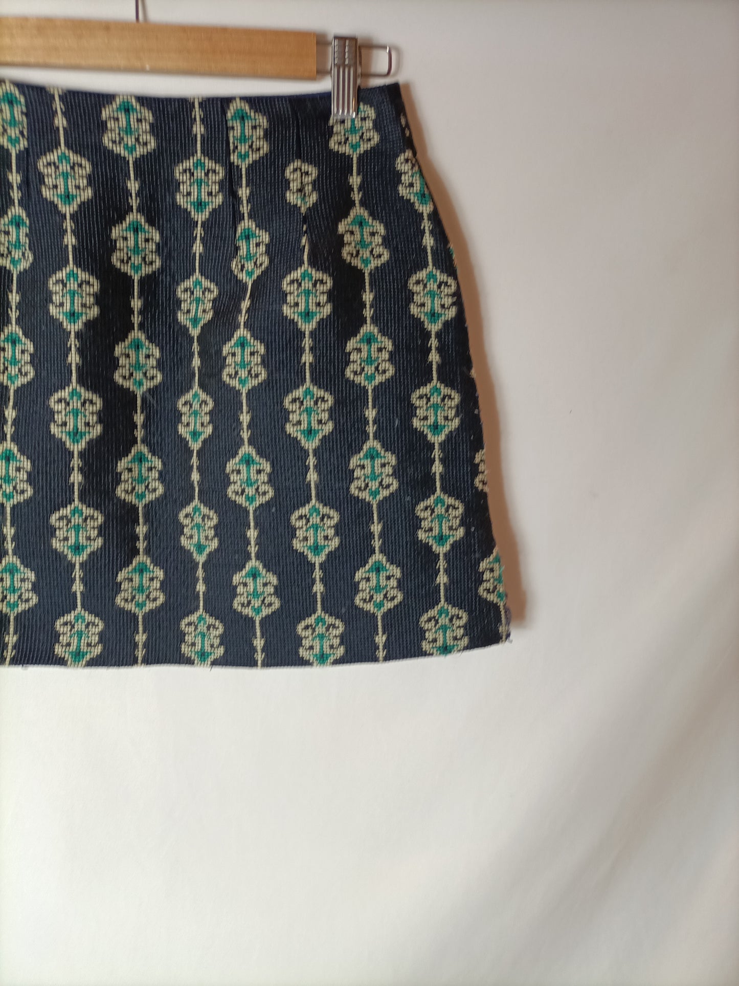 ZARA. Falda corta textura estampada. T S