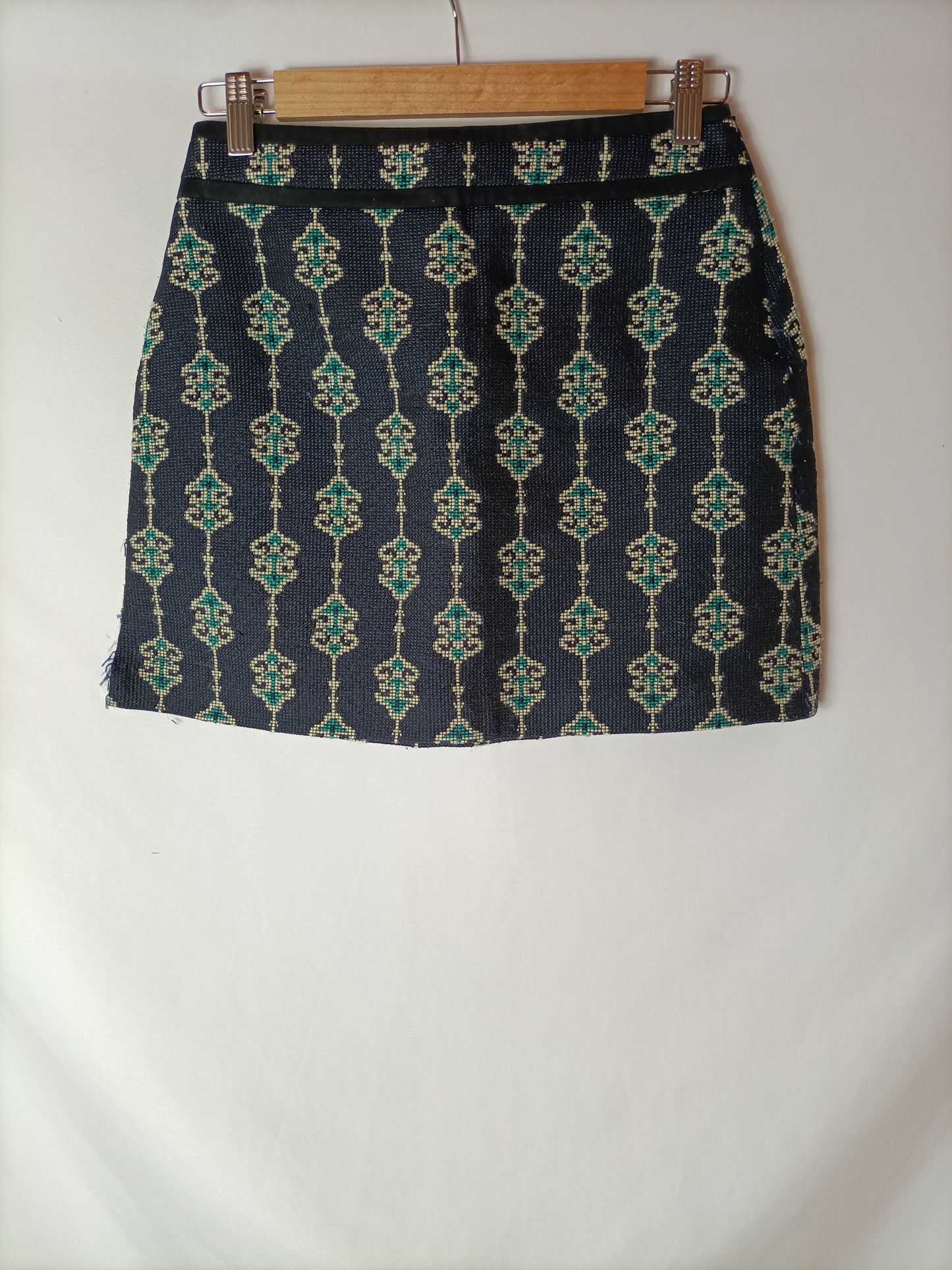 ZARA. Falda corta textura estampada. T S