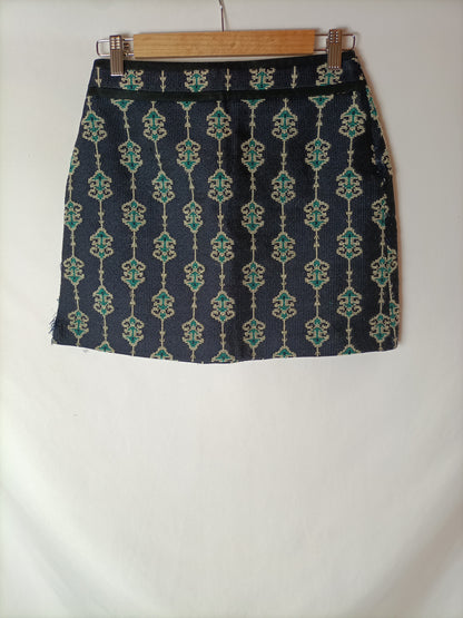 ZARA. Falda corta textura estampada. T S