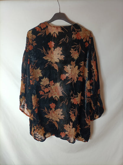 FOREVER21. Velvet Floral Kimono Ts