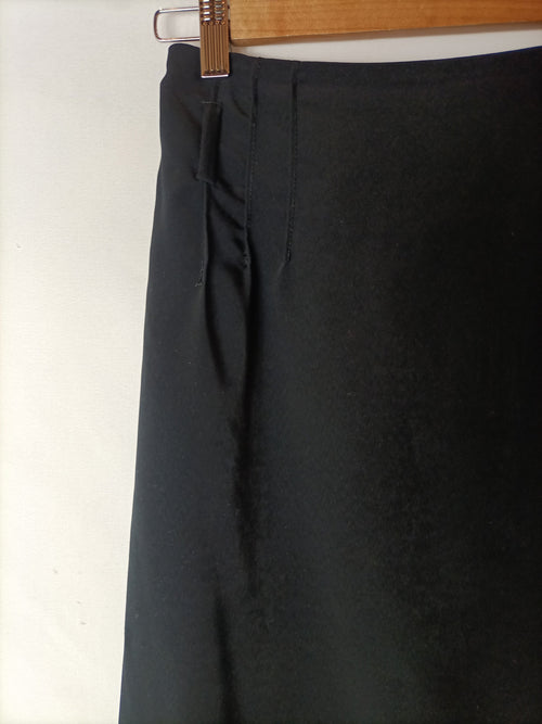 MANGO. Falda negra pliegues T.36