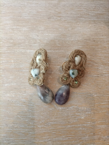 OTHERS. Raffia and stone earrings