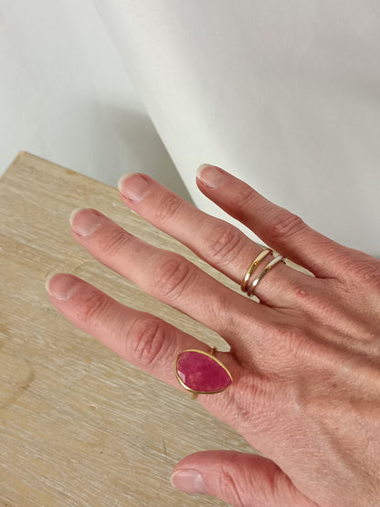 OTRAS. Anillo gota rosa